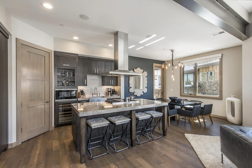 Platinum Four Bedroom Suite Apartment in Park City