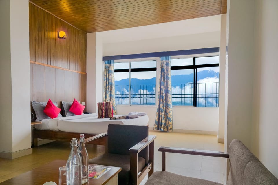 Blissful Stay, 2-min drive from MG Market Hotel in India