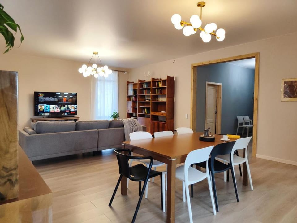 HYGGE HOME уютный коттедж с террасой и баней для проживания нескольких семей House in Almaty