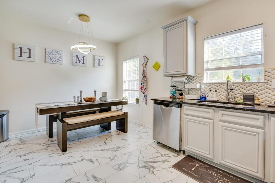 Snellville Abode < 9 Mi to Stone Mtn Park! House in Georgia