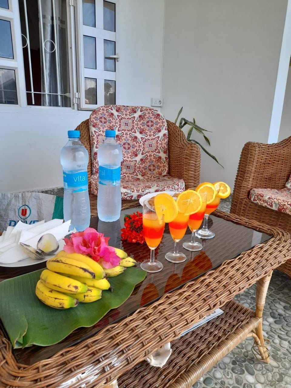 Balcony/Terrace, Food and drinks