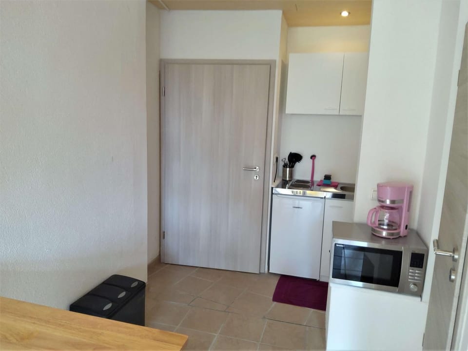 Facade/entrance, Kitchen or kitchenette