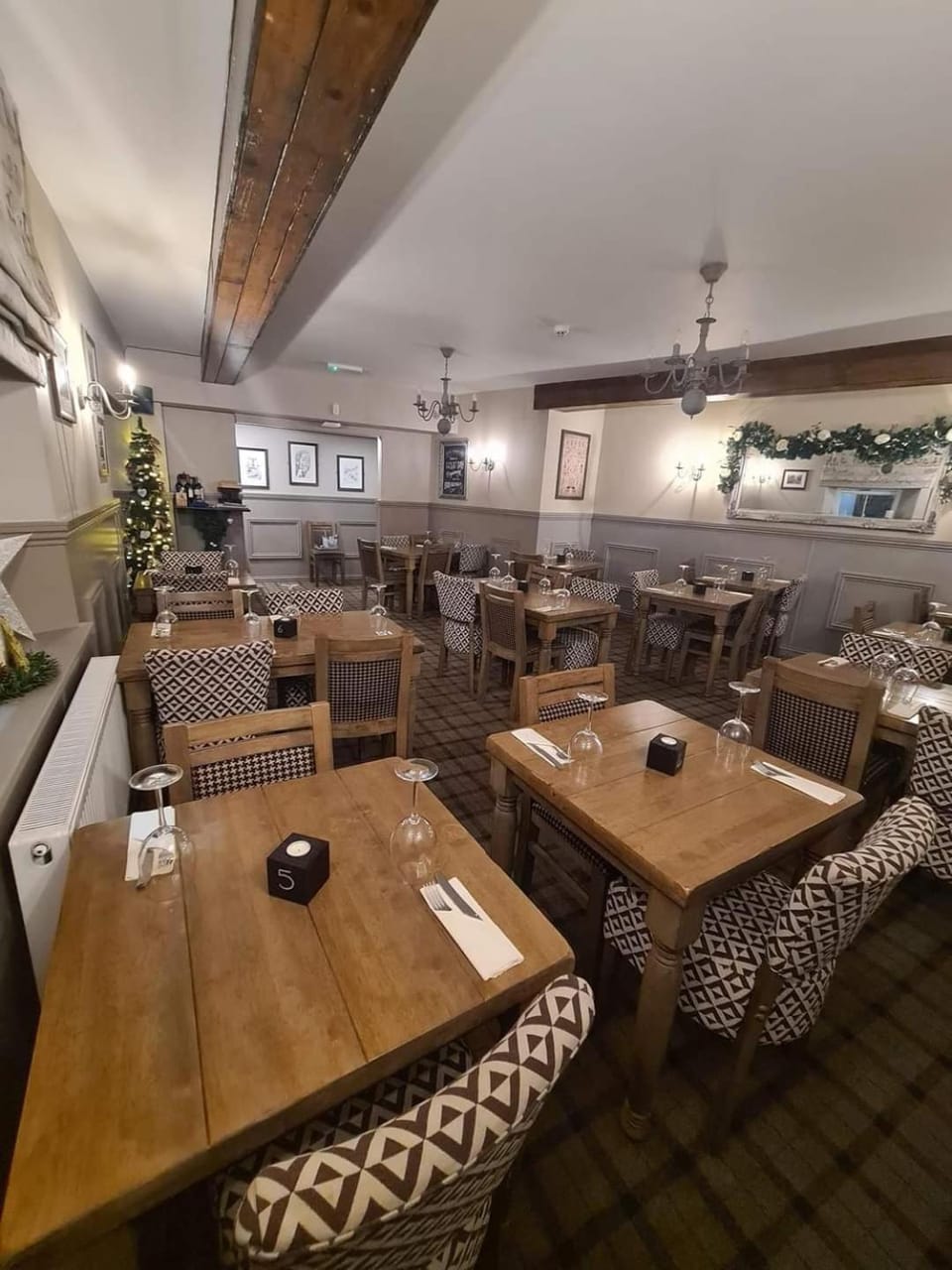 Restaurant/places to eat, Banquet/Function facilities, Seating area
