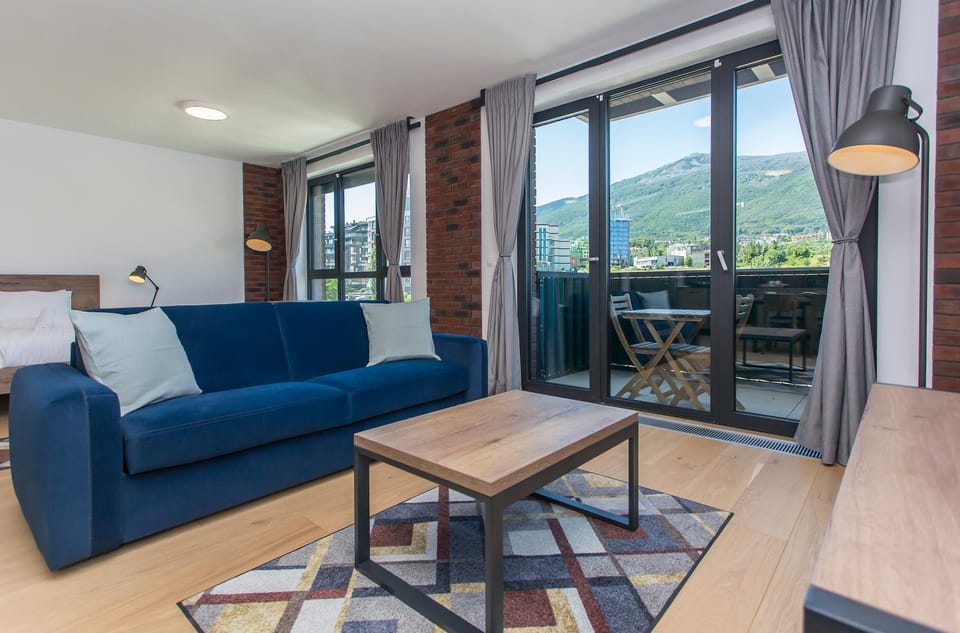 View (from property/room), Balcony/Terrace, Living room, Seating area, Dining area, Mountain view