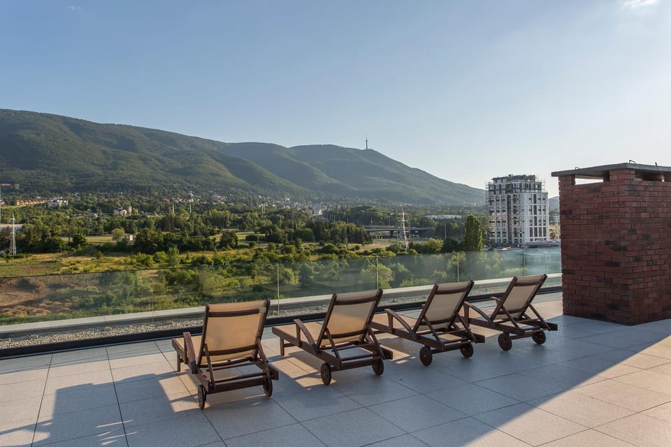 Spring, Day, Natural landscape, View (from property/room), Balcony/Terrace, Mountain view, sunbed