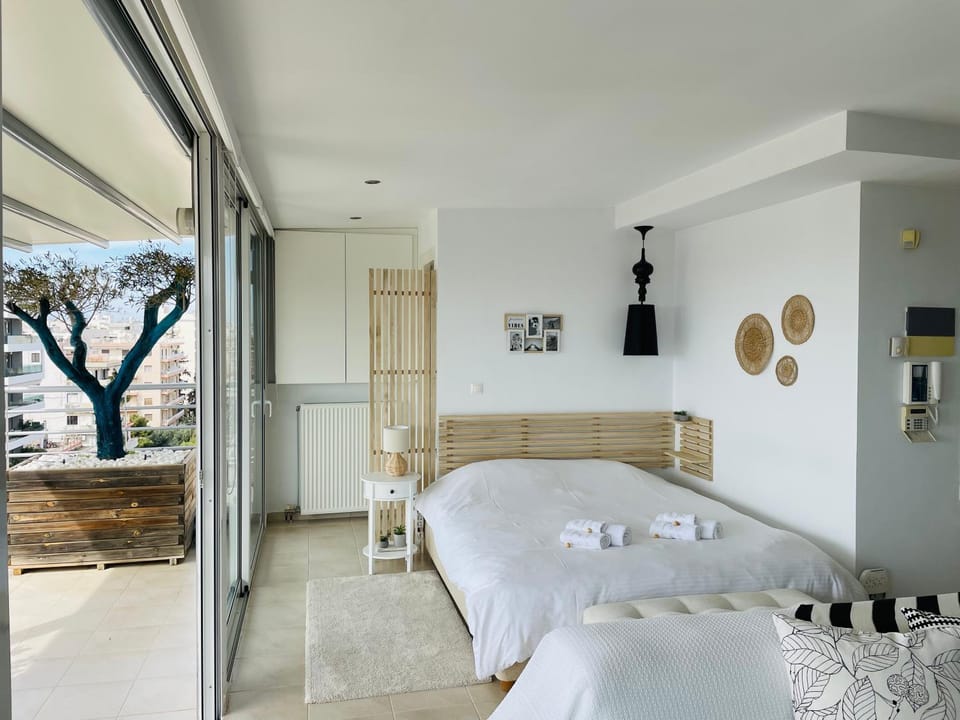Bed, towels