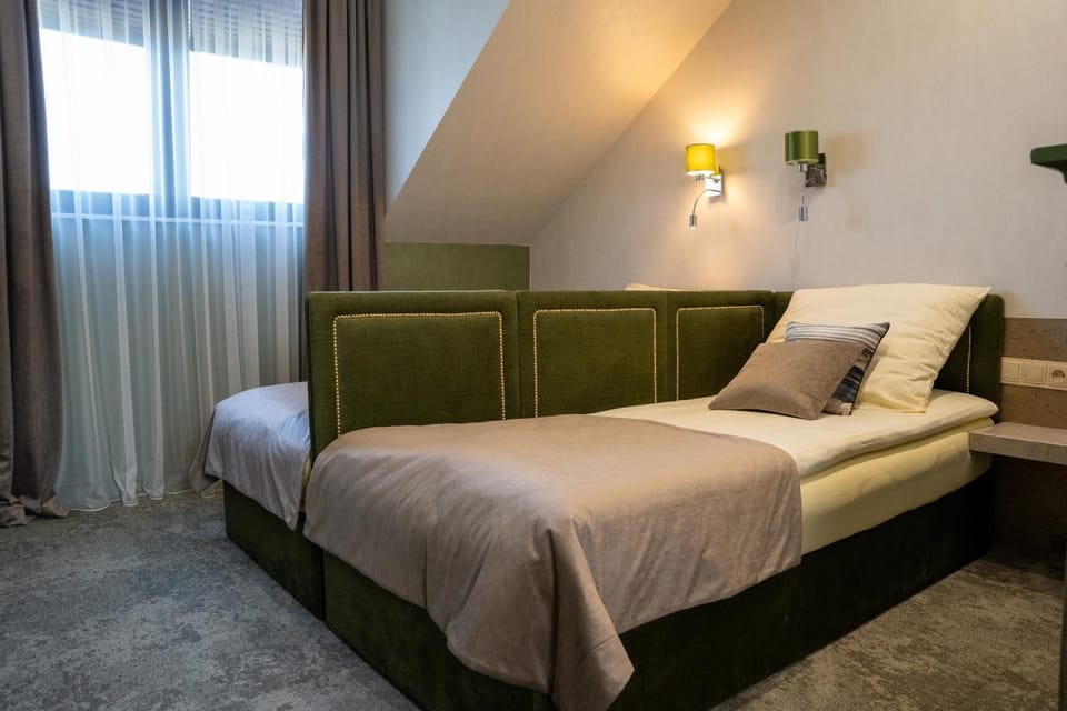 Bed, Photo of the whole room, Seating area, Bedroom