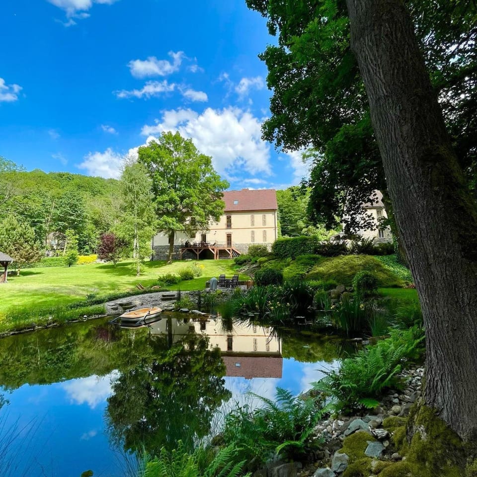Property building, Natural landscape, Garden, Lake view