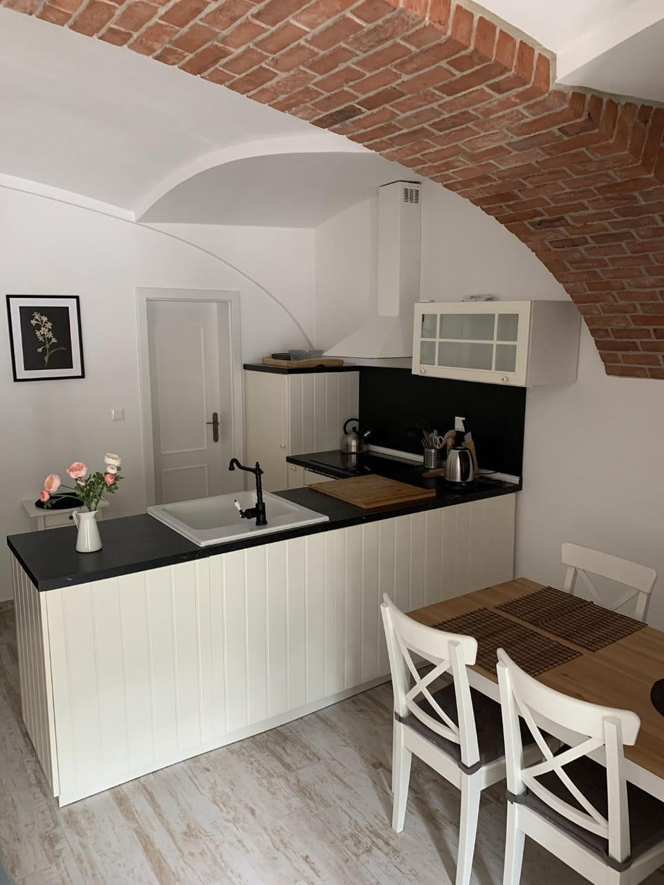 Kitchen or kitchenette, Dining area, minibar, stove