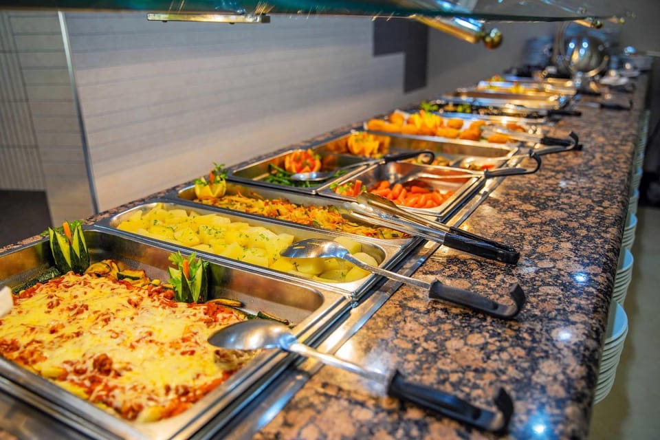 Restaurant/places to eat, Dining area