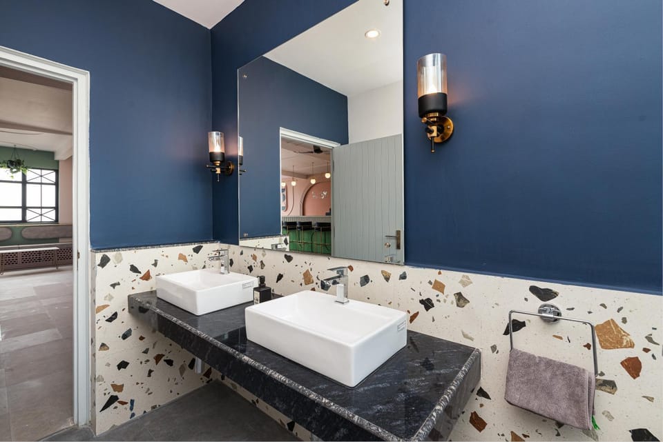 Bathroom, towels