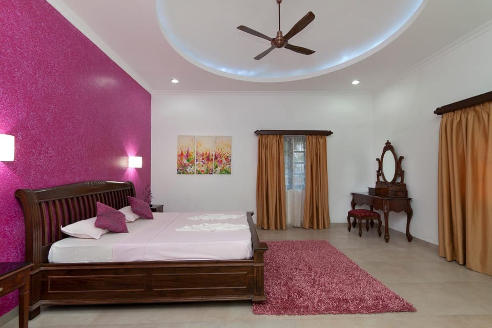 Bed, Bedroom, fireplace, wardrobe