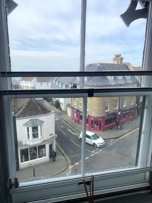Top Floor Flat on Harbour Street with sea views Apartment in Whitstable