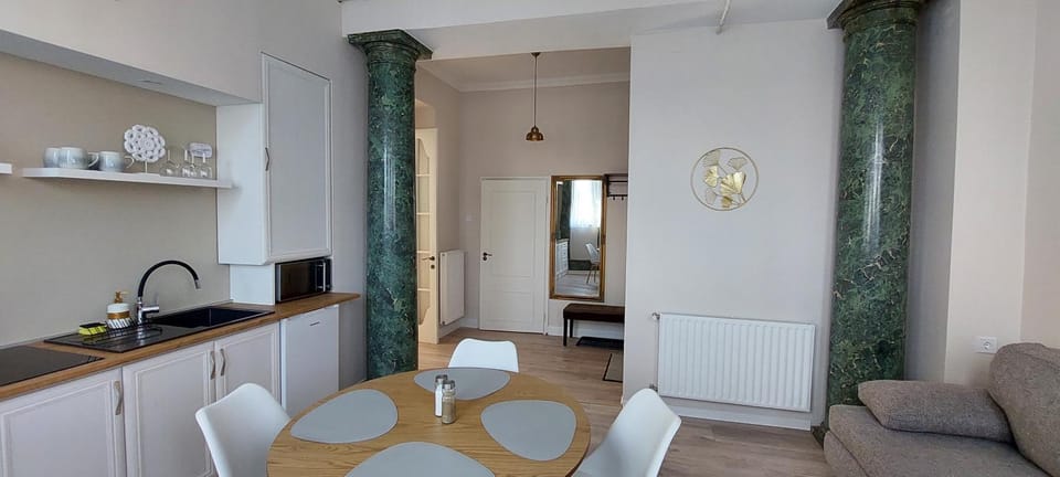 Kitchen or kitchenette, Living room