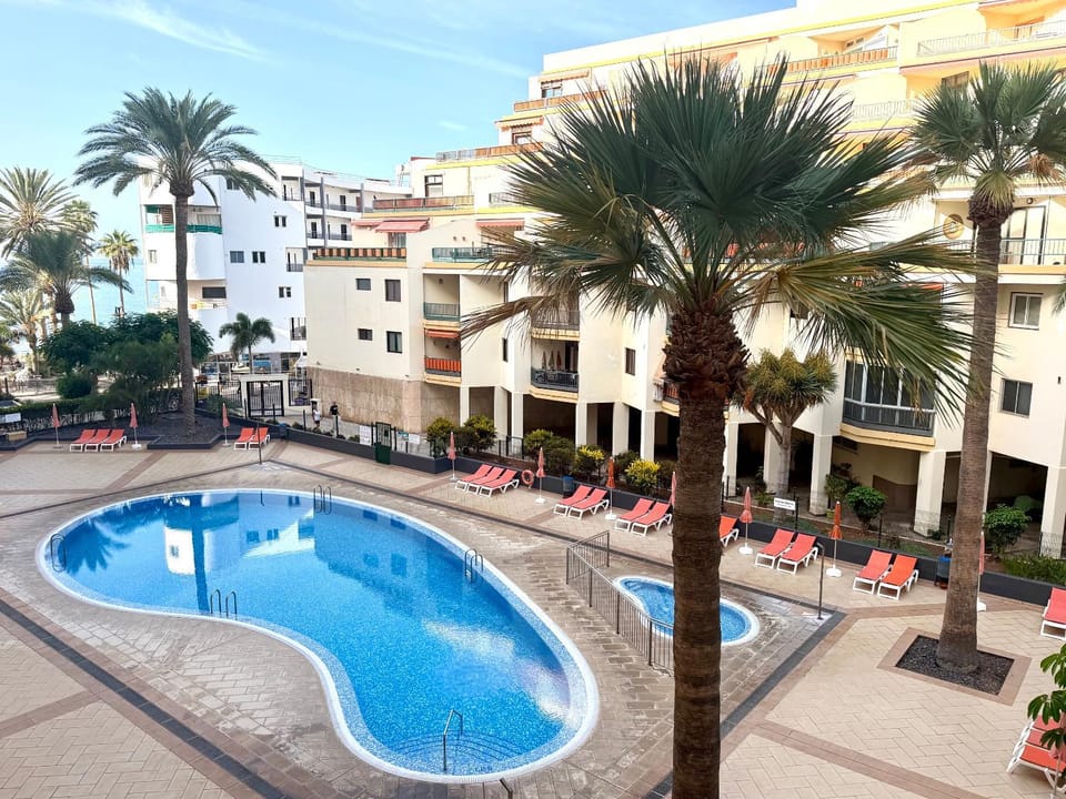 PARADISE HOLIDAYS 2 BEDROOMS APARTMENT & SEA VIEW, Los Cristianos, Tenerife Apartment in Los Cristianos