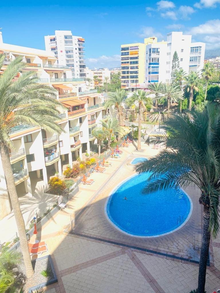 PARADISE HOLIDAYS 2 BEDROOMS APARTMENT & SEA VIEW, Los Cristianos, Tenerife Apartment in Los Cristianos