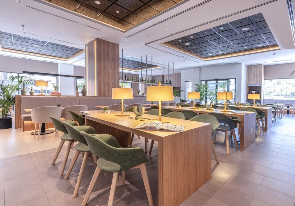 Restaurant/places to eat, Lounge or bar, Dining area