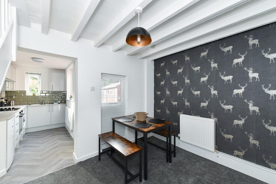 Kitchen or kitchenette, Dining area, internet