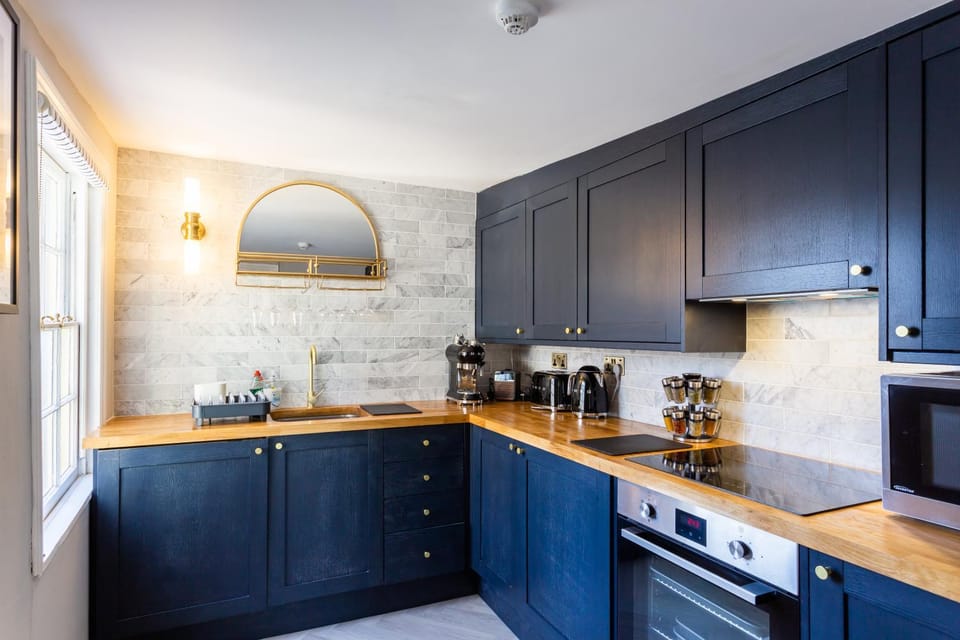 Coffee/tea facilities, Kitchen or kitchenette, minibar, oven, pet friendly, stove, toaster