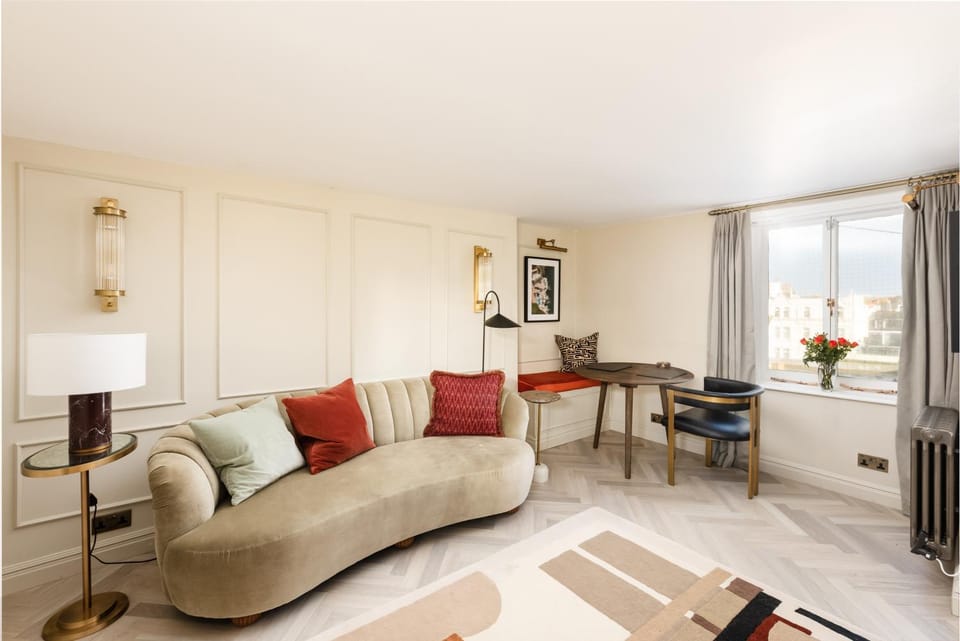 Living room, Seating area, Dining area