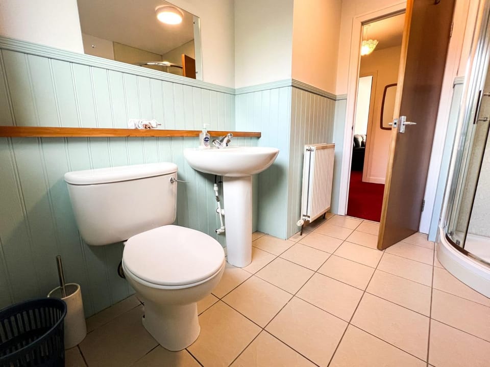 Anniesland Glasgow 1bd Flat - Free Parking Apartment in Glasgow