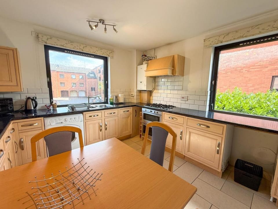 Anniesland Glasgow 1bd Flat - Free Parking Apartment in Glasgow