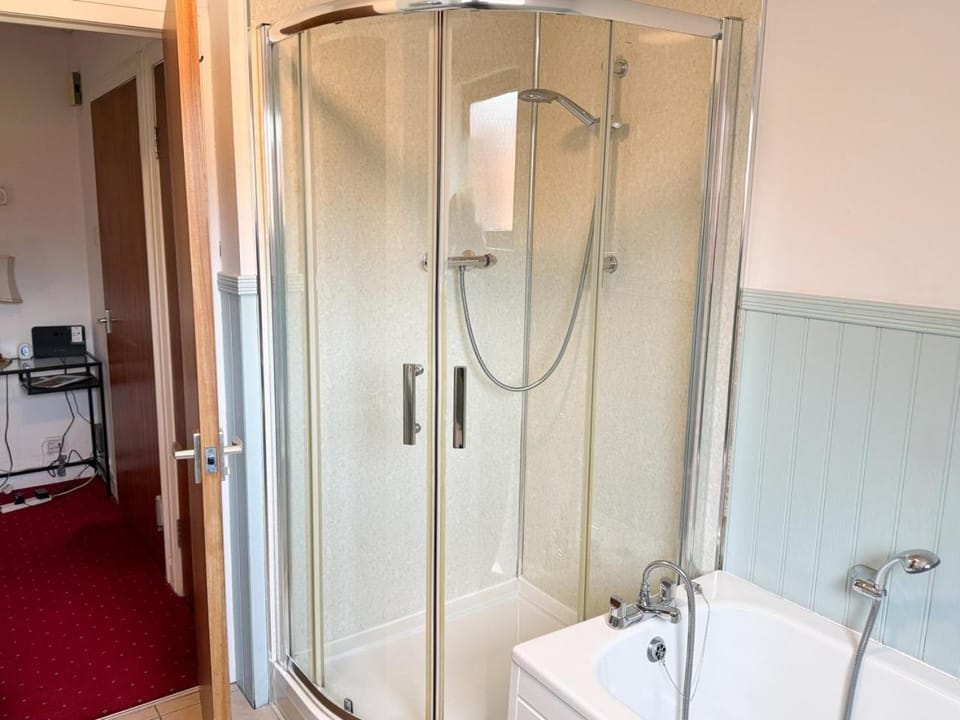 Anniesland Glasgow 1bd Flat - Free Parking Apartment in Glasgow