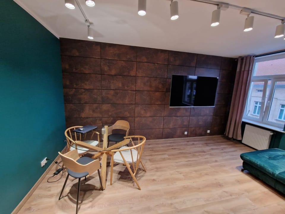 Communal lounge/ TV room, TV and multimedia, Living room, Seating area, Evening entertainment