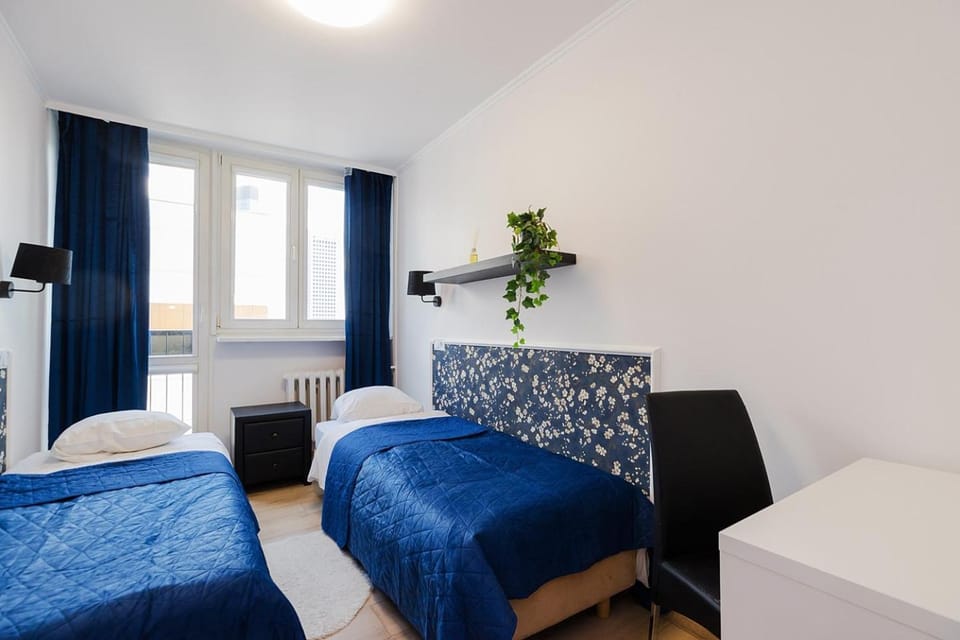 Bed, Photo of the whole room, Seating area, Bedroom