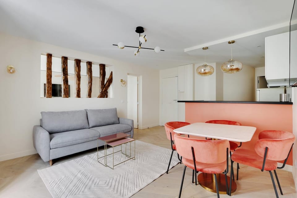 Kitchen or kitchenette, Living room, Seating area, Dining area