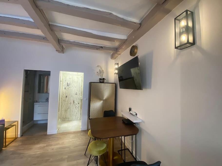 Paris Marais Arev Apartment in Paris