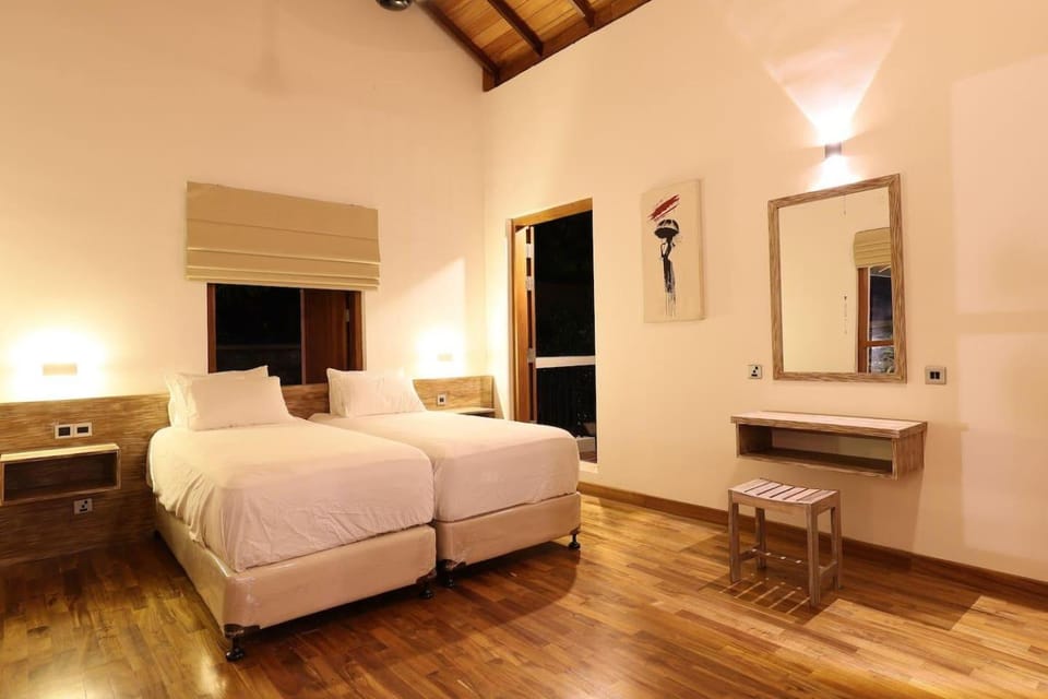 Photo of the whole room, Bedroom, furniture