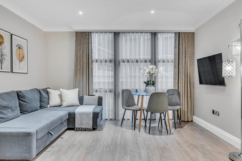 TV and multimedia, Living room, Seating area, Dining area, Bedroom