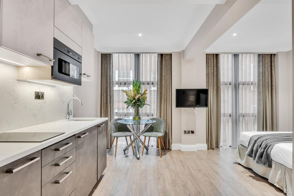 TV and multimedia, Kitchen or kitchenette, Photo of the whole room, Bedroom