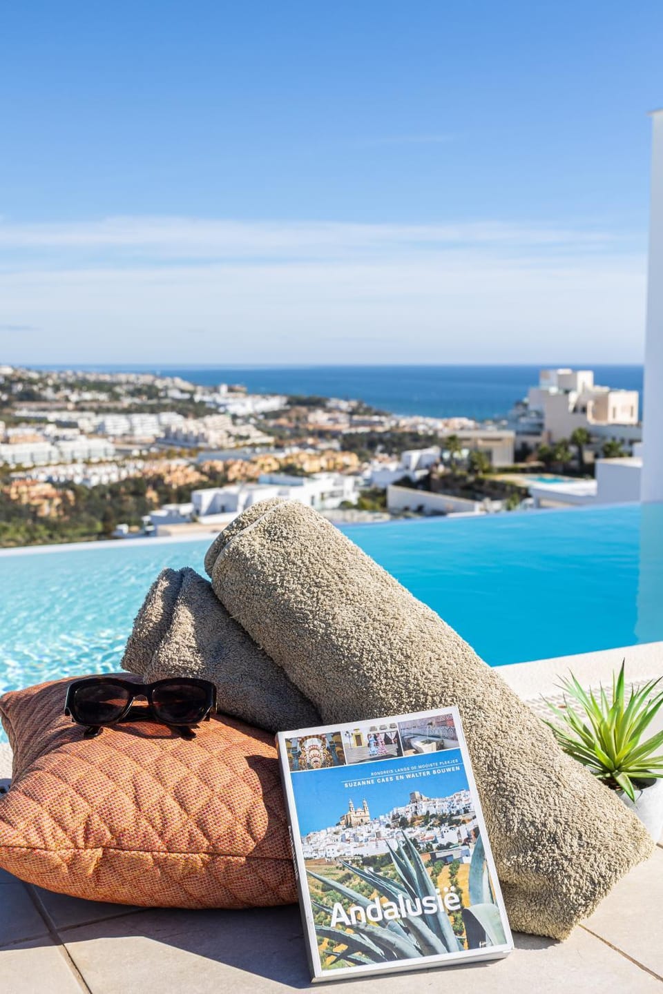 View (from property/room), Balcony/Terrace, Pool view, Sea view, Swimming pool, sunbed