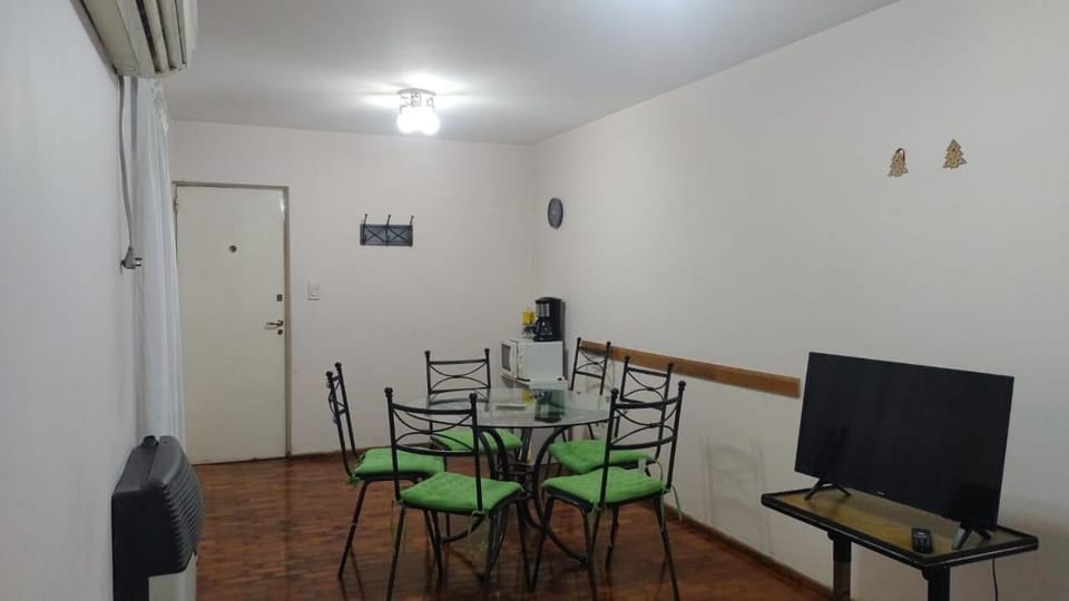 Communal lounge/ TV room, Dining area, fireplace, internet, minibar