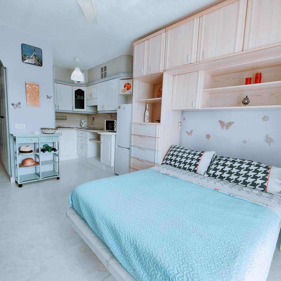 Bed, Photo of the whole room