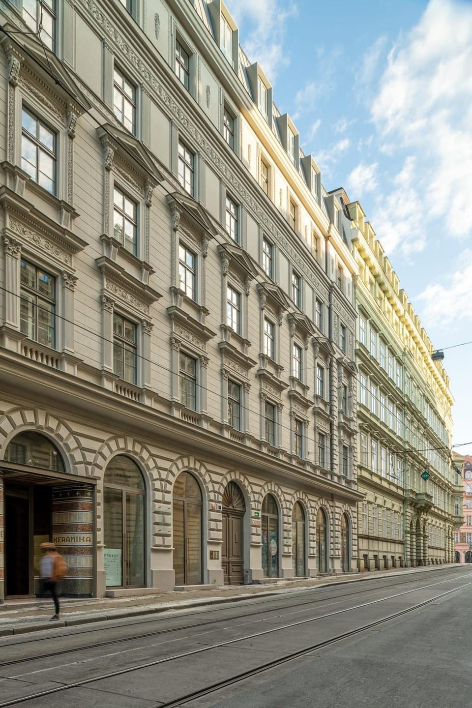 Property building, Facade/entrance, Day, Neighbourhood, Street view, Location
