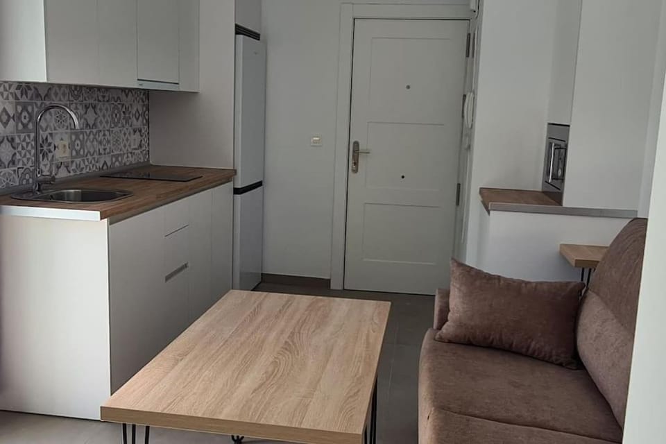 Kitchen or kitchenette, Living room, Seating area, Dining area
