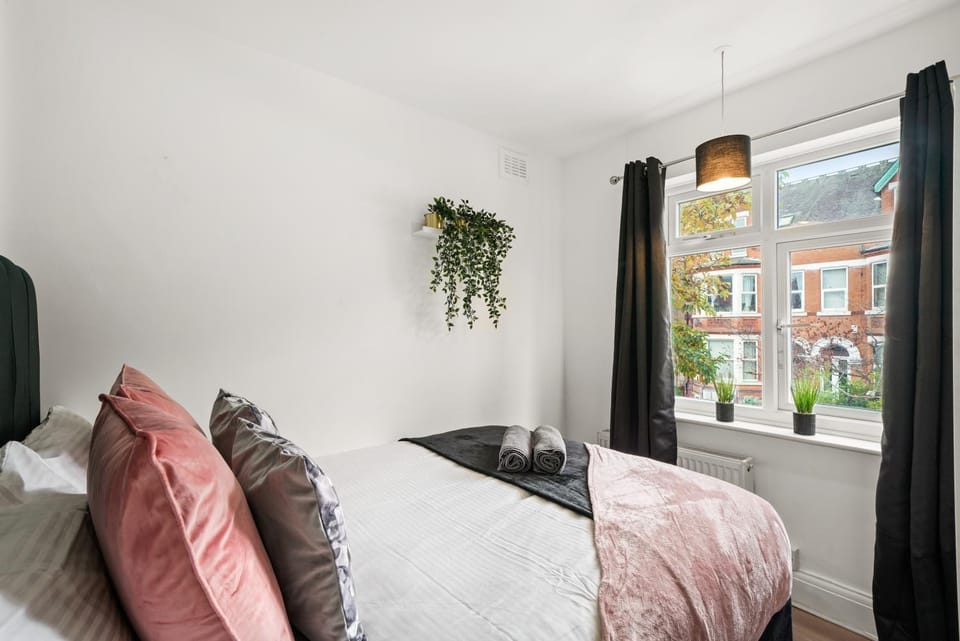 Stylish 4 Bed House in Nottingham - sleeps 15 House in Nottingham