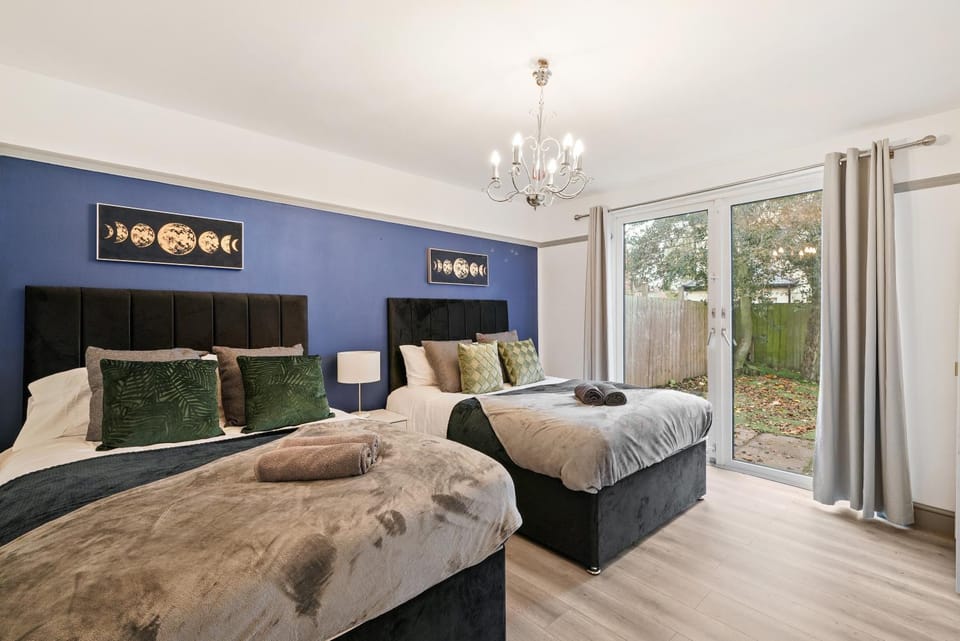Stylish 4 Bed House in Nottingham - sleeps 15 House in Nottingham