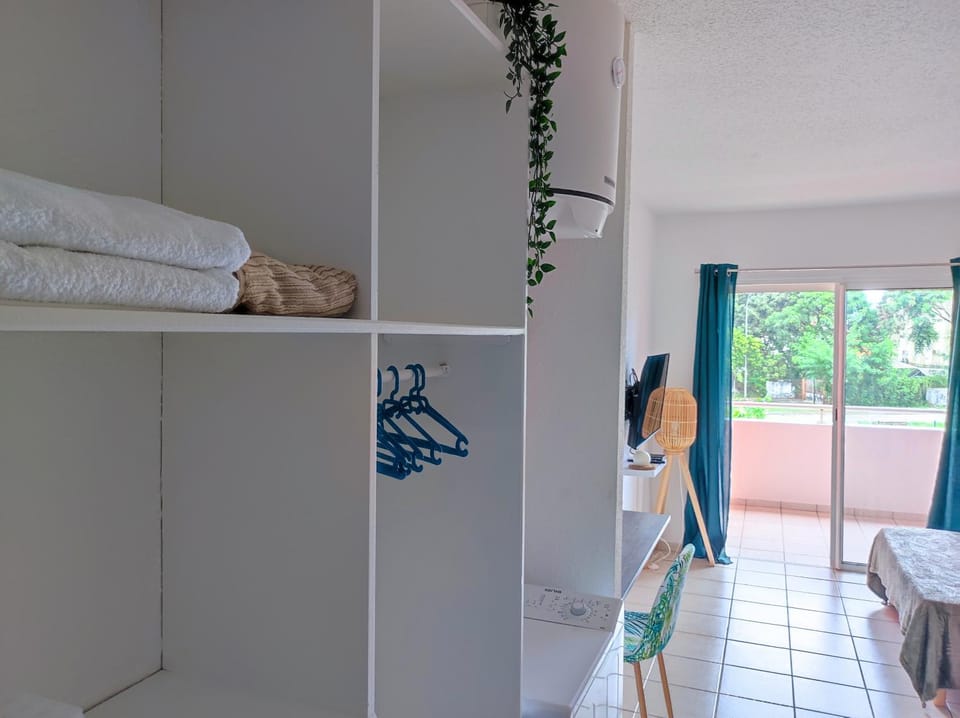 Bed, Photo of the whole room, towels, wardrobe