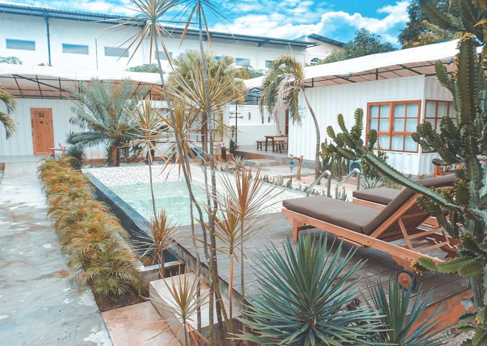 Swimming pool