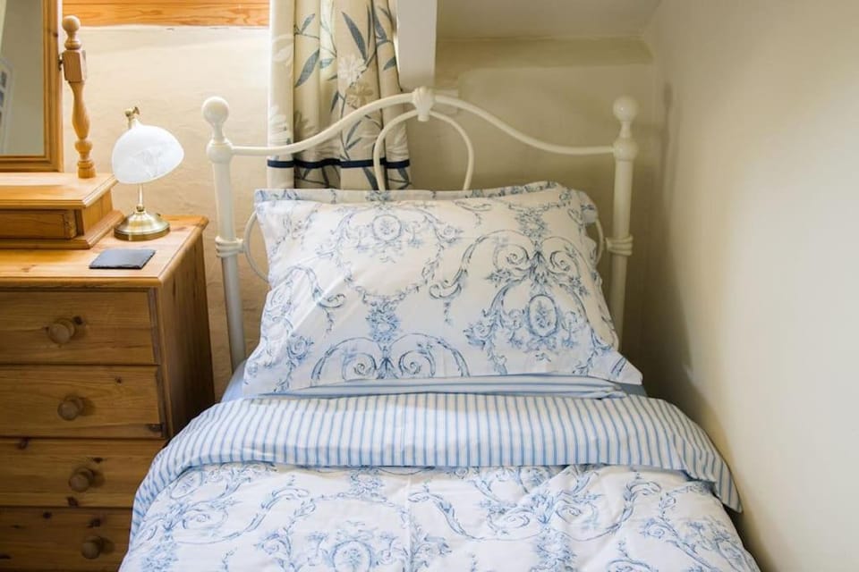Batney Farm Cottage, Meshaw, South Molton House in North Devon District