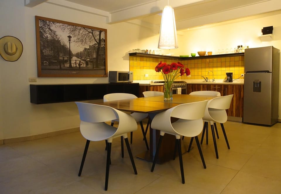 Coffee/tea facilities, Kitchen or kitchenette, Dining area, minibar, pet friendly, stove