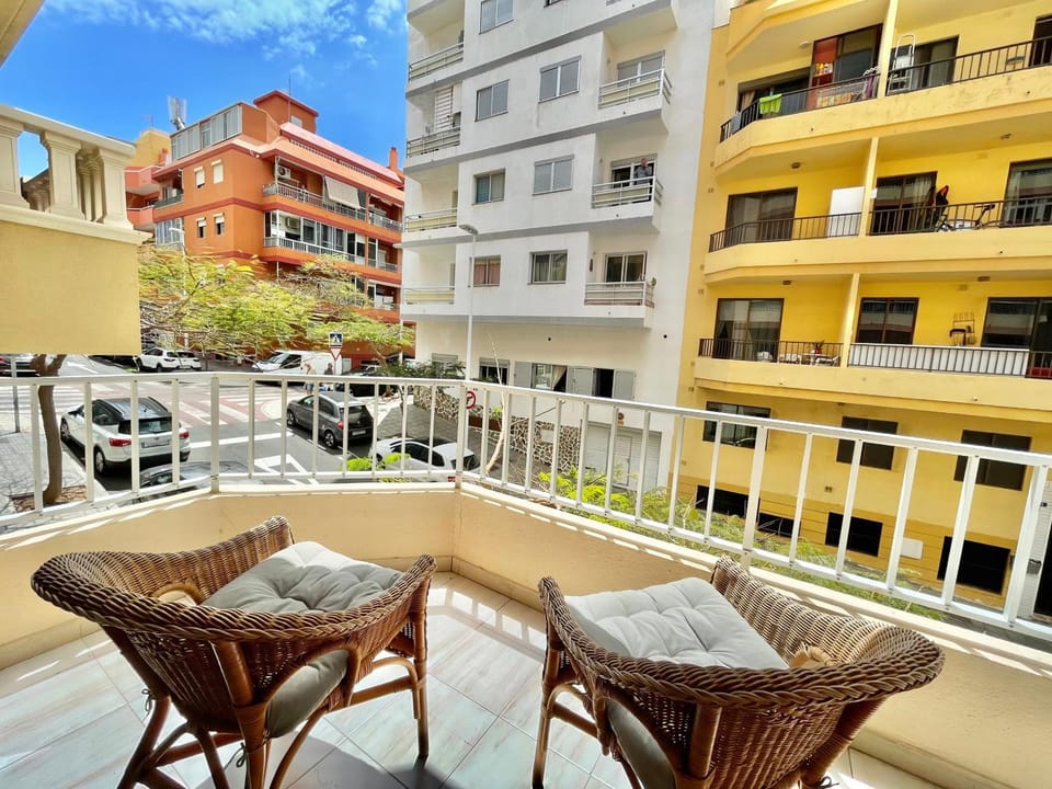 View (from property/room), Balcony/Terrace, City view