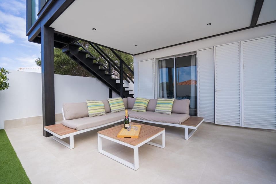 Ocean Vibes with sea view and private heated pool House in Canary Islands