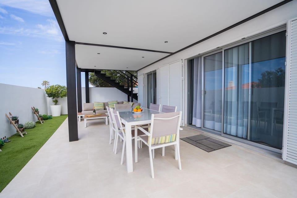 Ocean Vibes with sea view and private heated pool House in Canary Islands