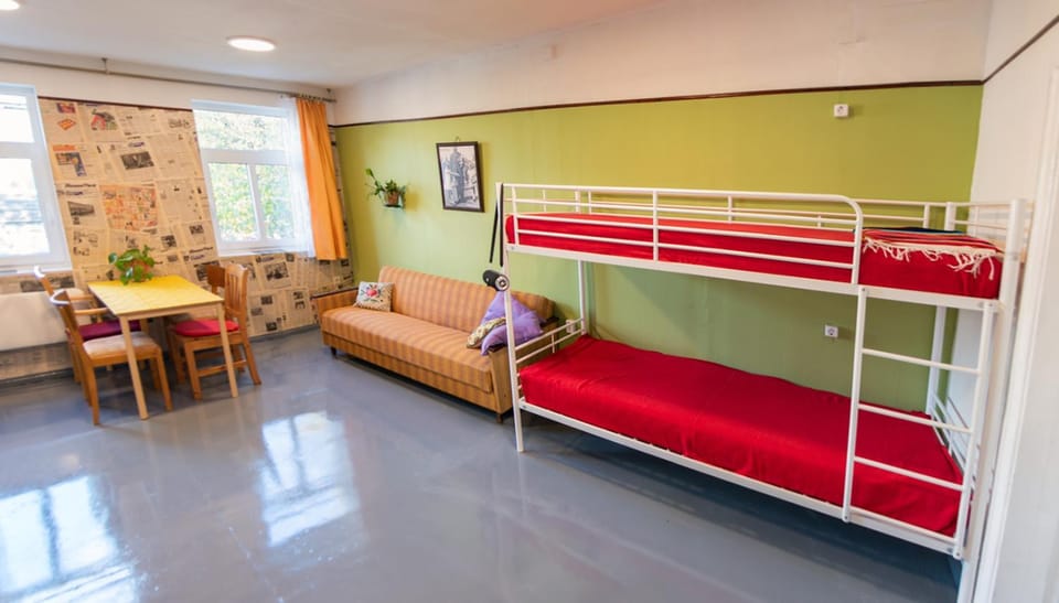 Bed, Living room, Photo of the whole room, Seating area, bunk bed