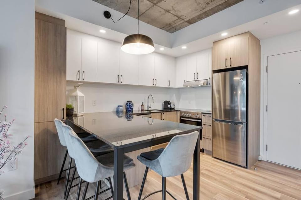 Kitchen or kitchenette, Dining area, dishwasher, minibar, pet friendly